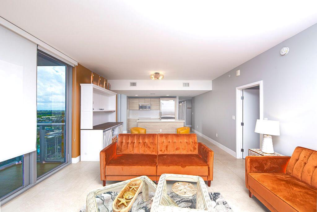16385 Biscayne Boulevard 1821