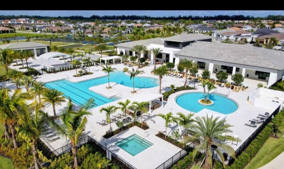 CRESSWIND PALM BEACH - Residential