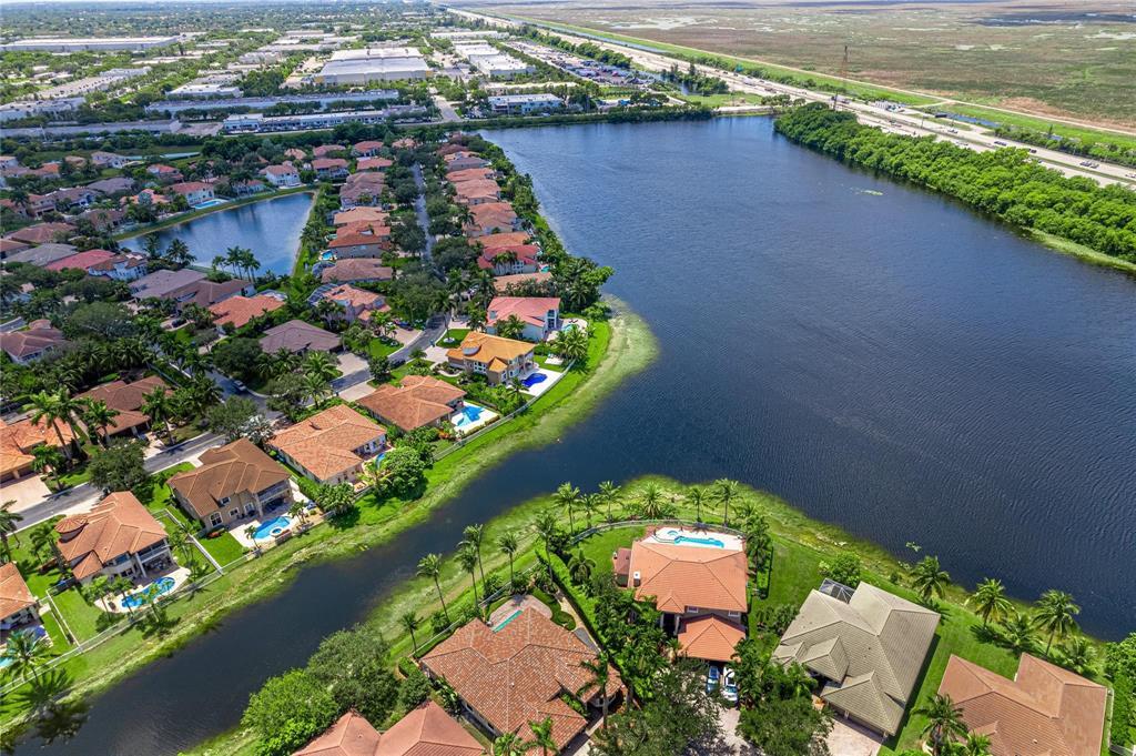 WYNDHAM LAKES WEST - Residential