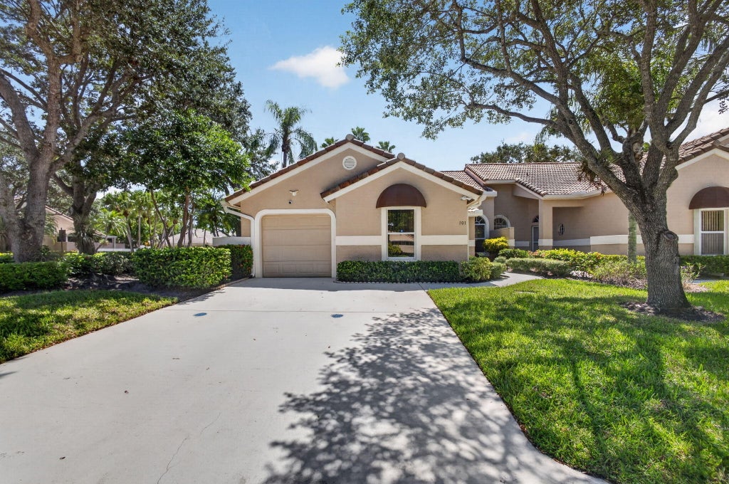 Photo of 101 SABAL PALM Lane, Palm Beach Gardens, FL 33418 (MLS # B26063817)