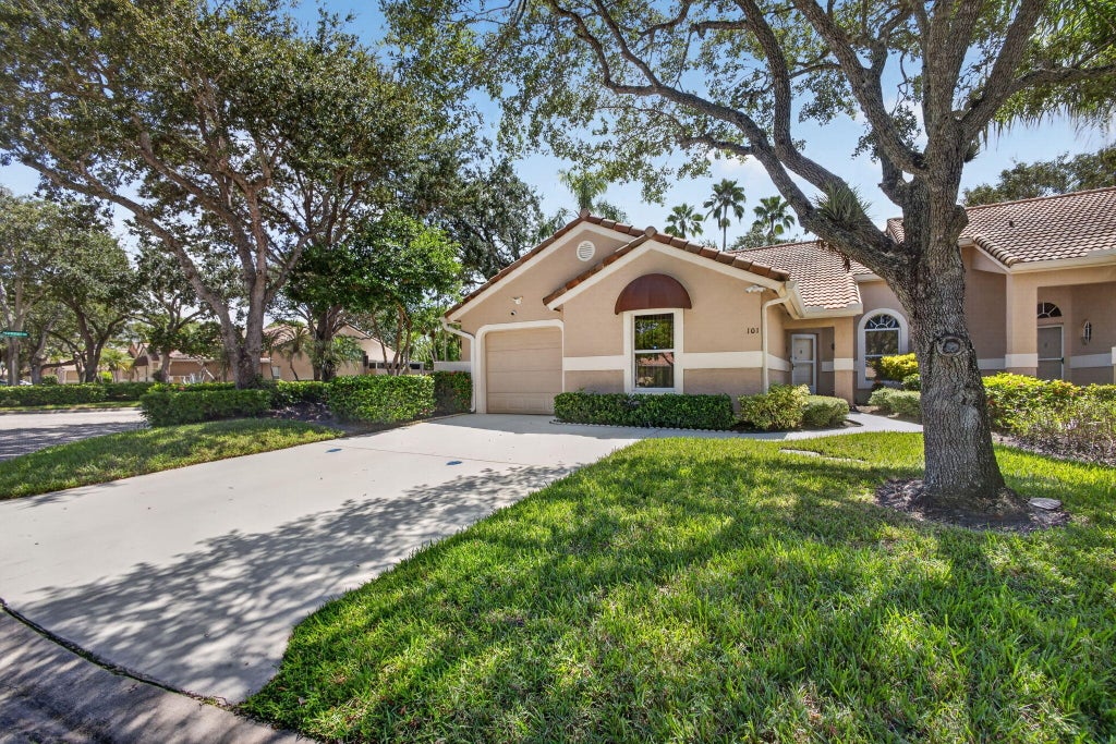 Photo of 101 SABAL PALM Lane, Palm Beach Gardens, FL 33418 (MLS # B26063817)