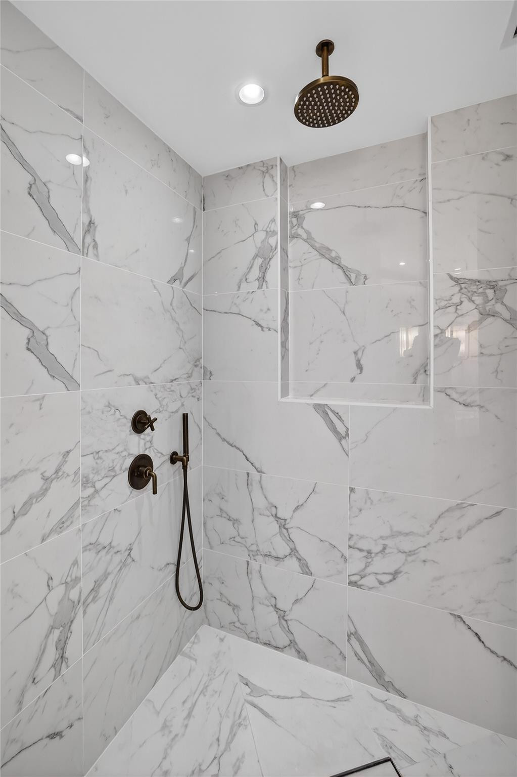 Four Seasons - Residential