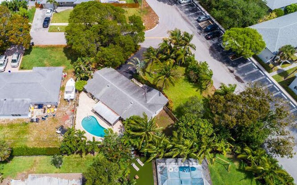 Photo of 316 Leigh Road, Tequesta, FL 33469 (MLS # R11085056)