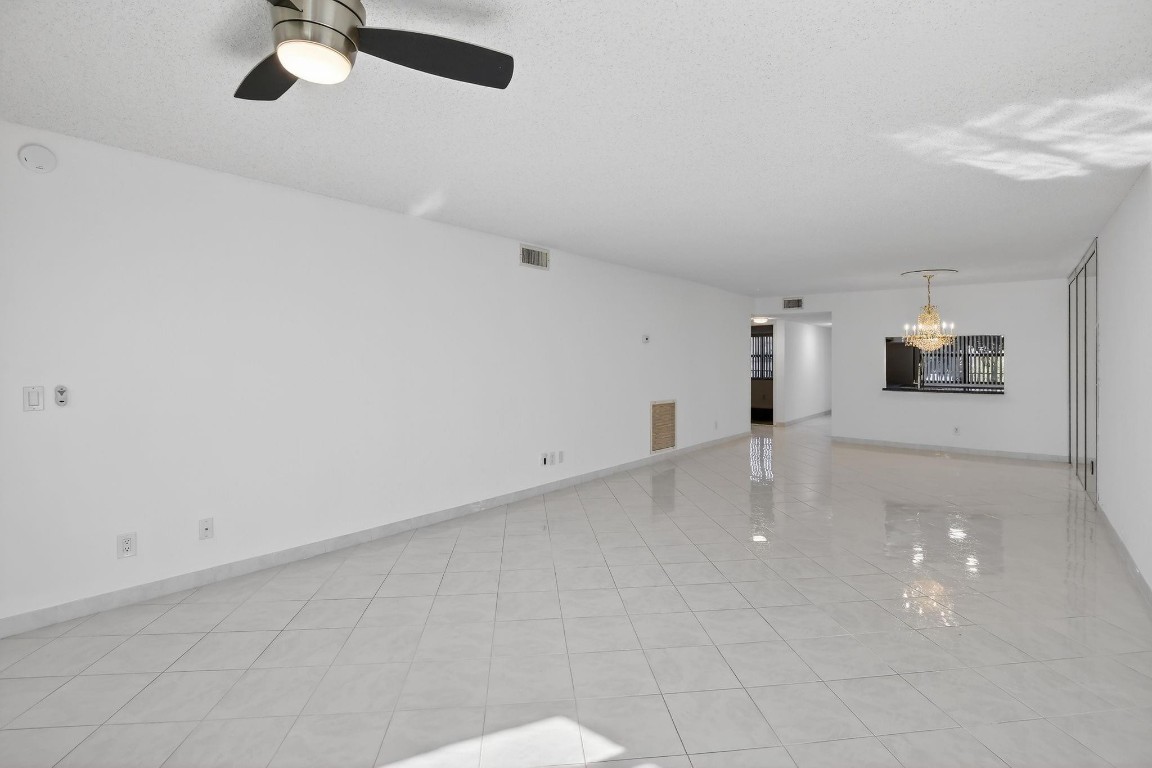 SUNRISE LAKES - Residential