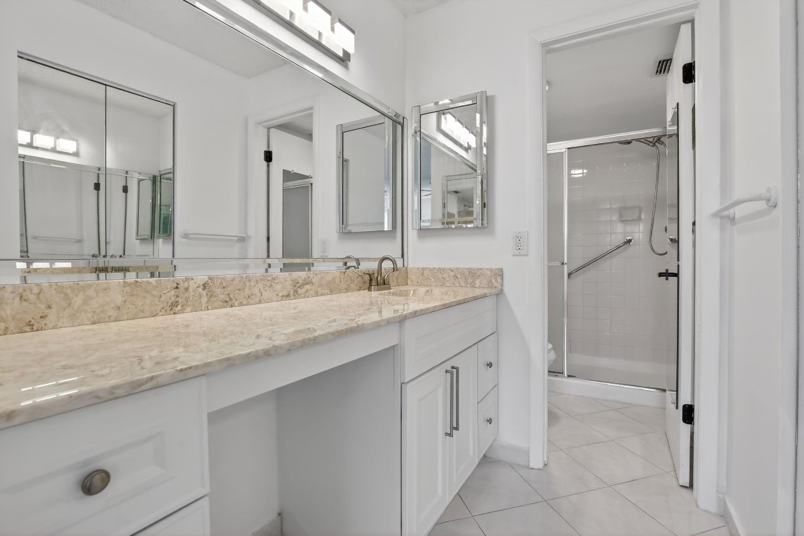 SUNRISE LAKES - Residential