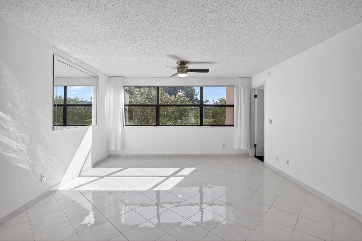 SUNRISE LAKES - Residential