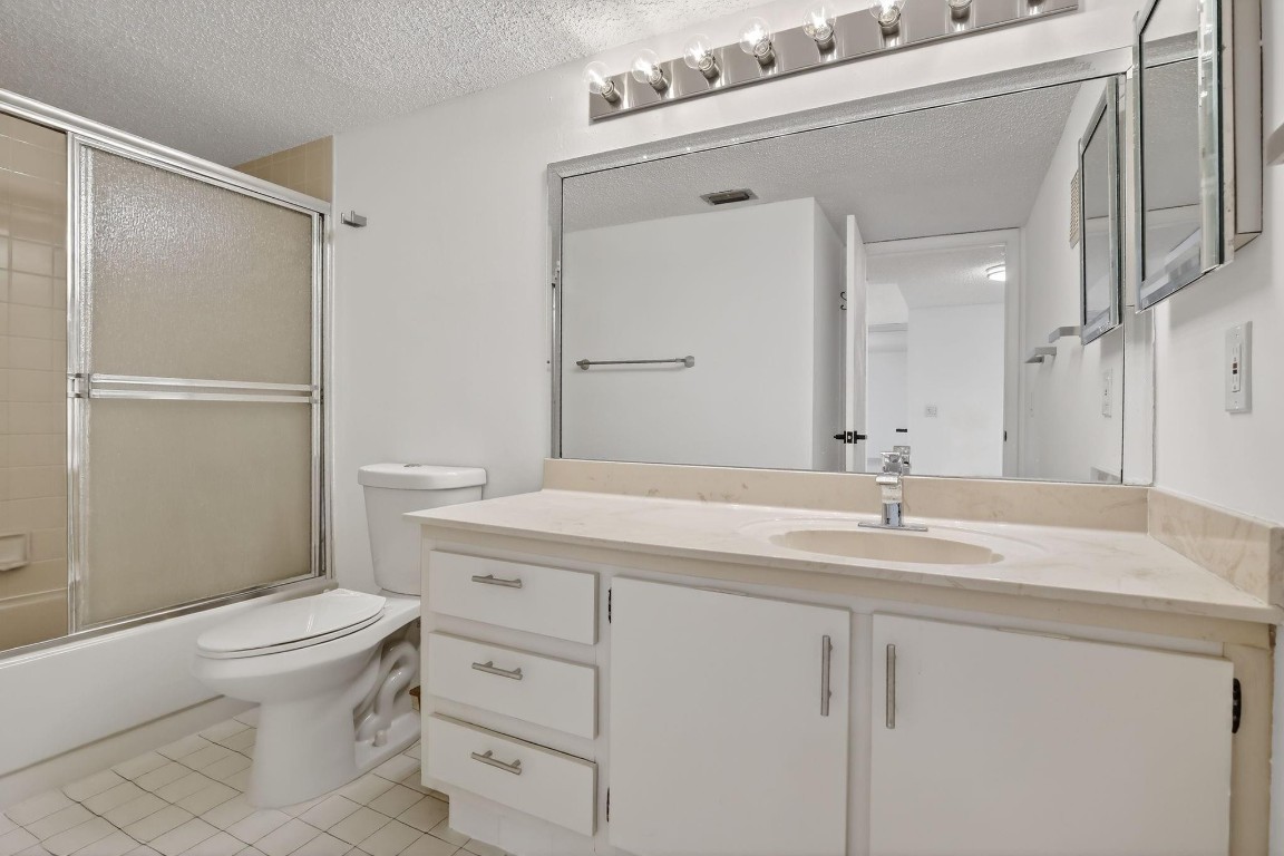 SUNRISE LAKES - Residential