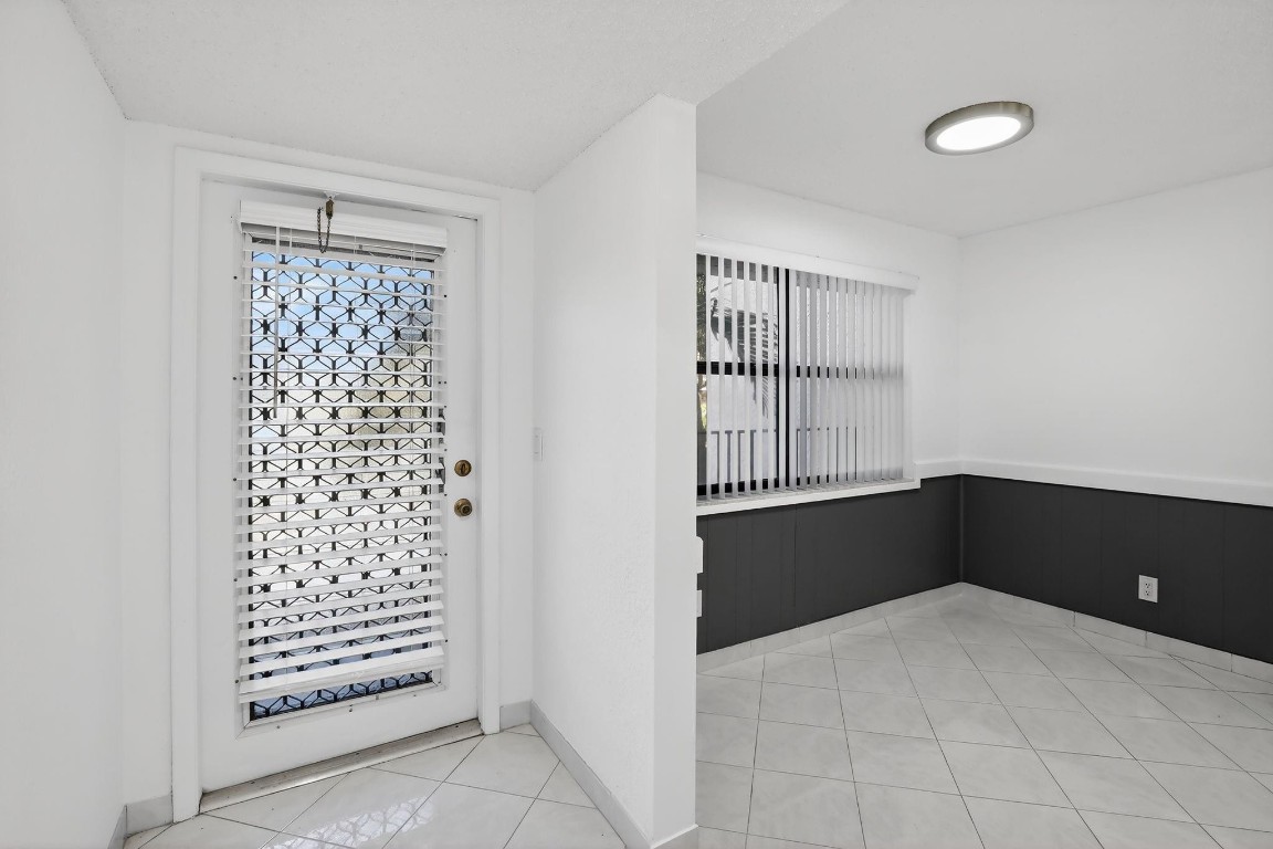 SUNRISE LAKES - Residential