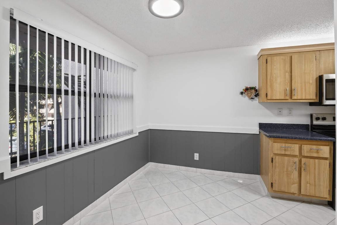 SUNRISE LAKES - Residential