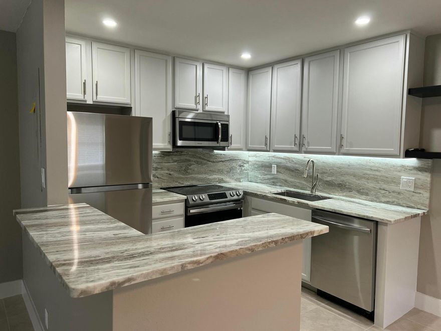 Beautiful, updated and quiet location.  Close to Flanders gate for easy access and close to Flanders Clubhouse and pool.Nice views. Dead end street with very little traffic. Full size washer & dryer.