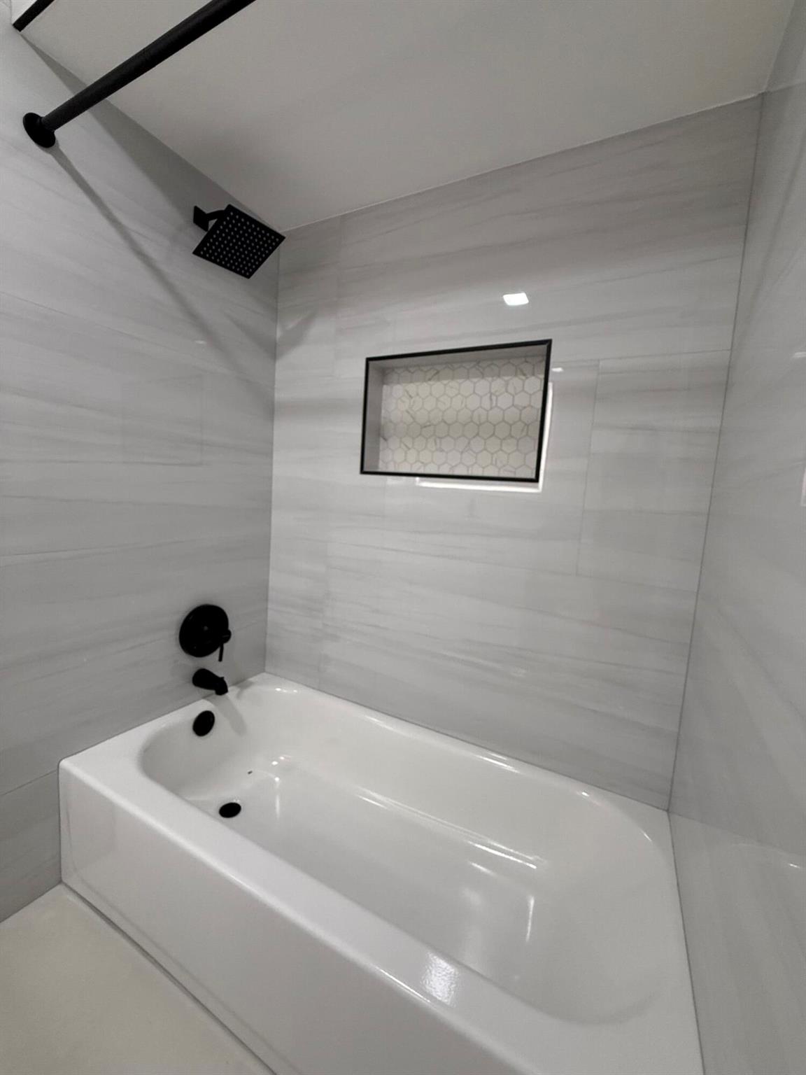 LA MANCHA THREE PB 30 P60 - Residential Lease
