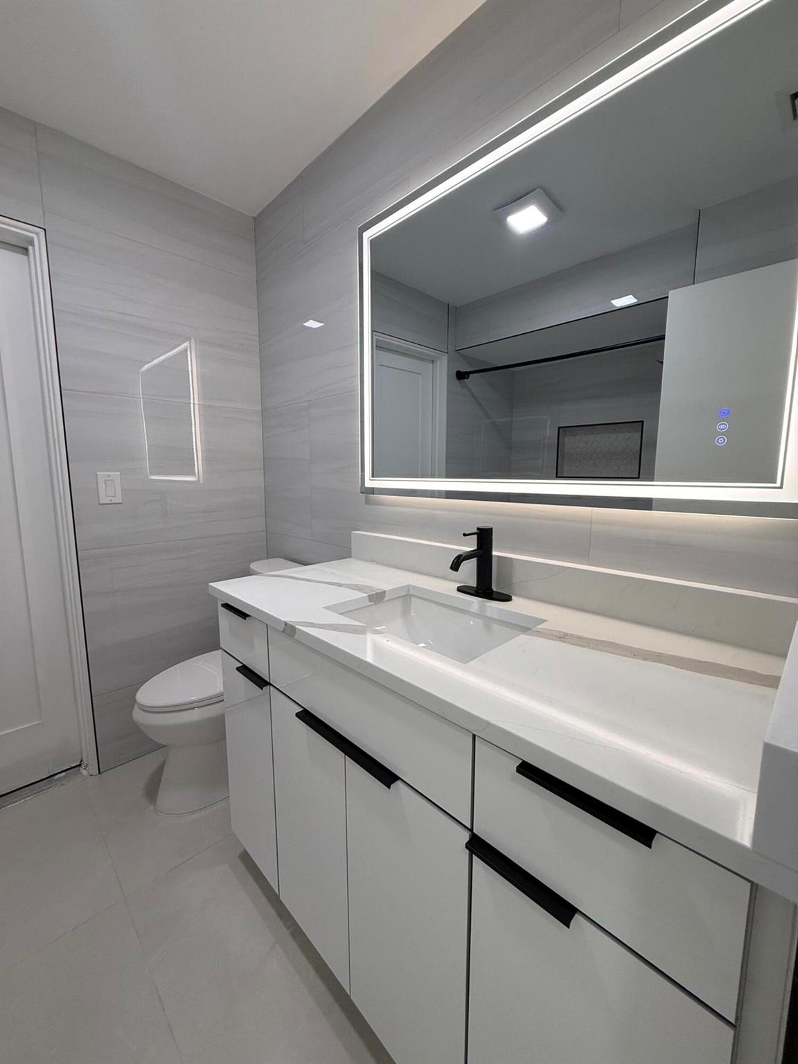 LA MANCHA THREE PB 30 P60 - Residential Lease