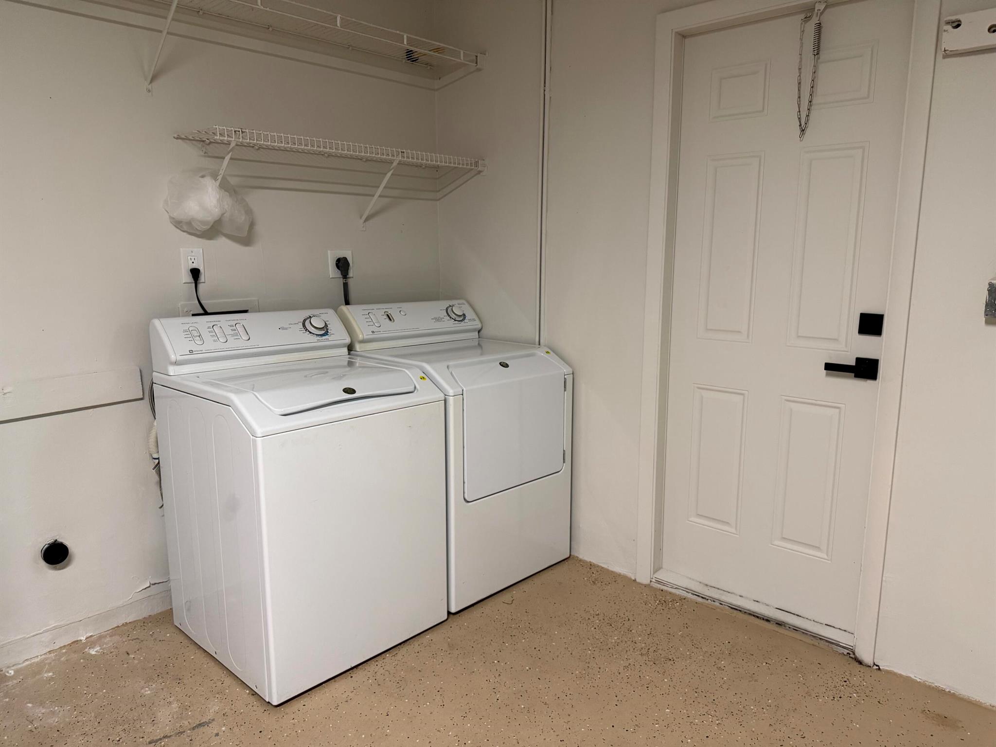 LA MANCHA THREE PB 30 P60 - Residential Lease