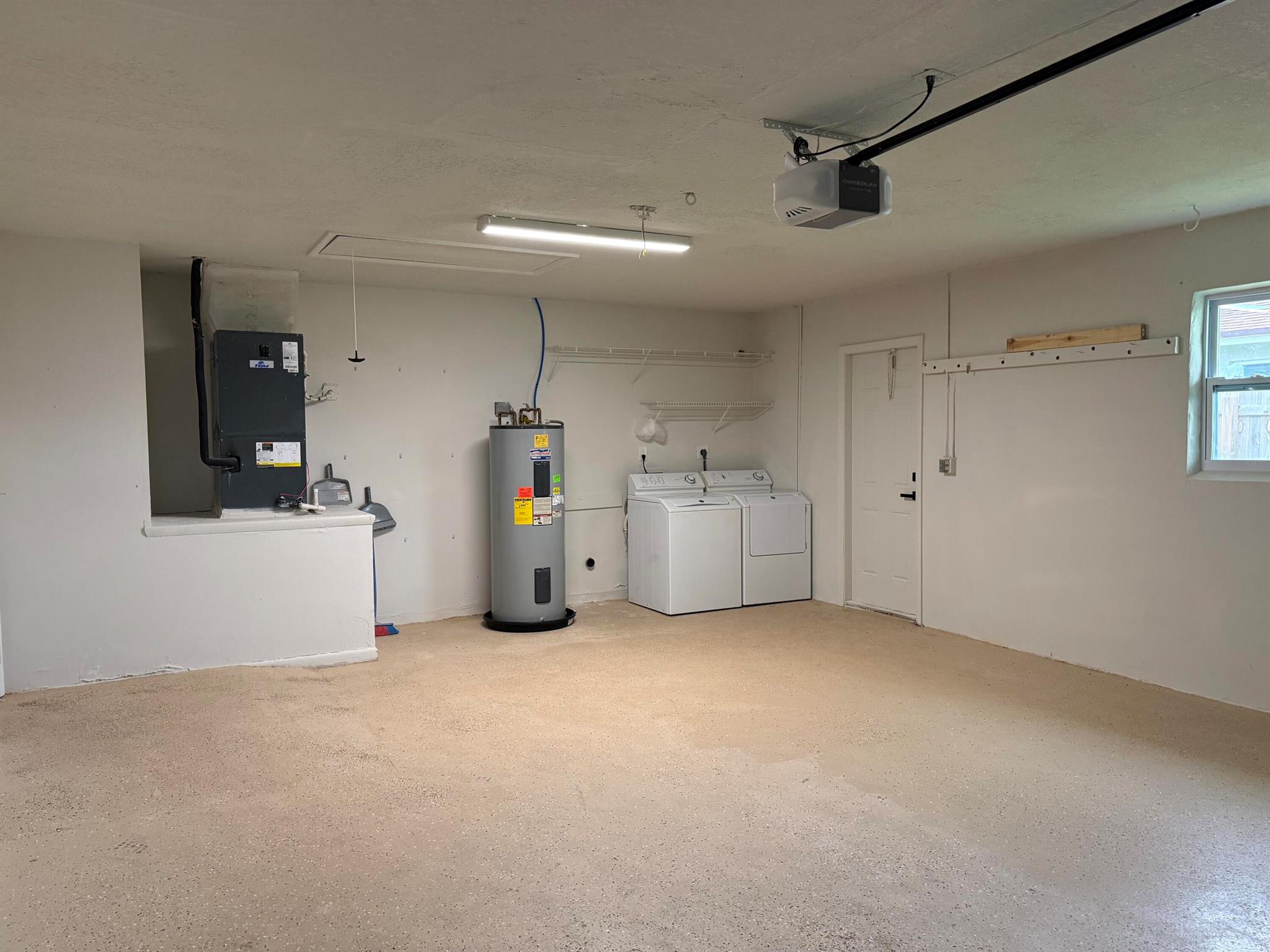 LA MANCHA THREE PB 30 P60 - Residential Lease
