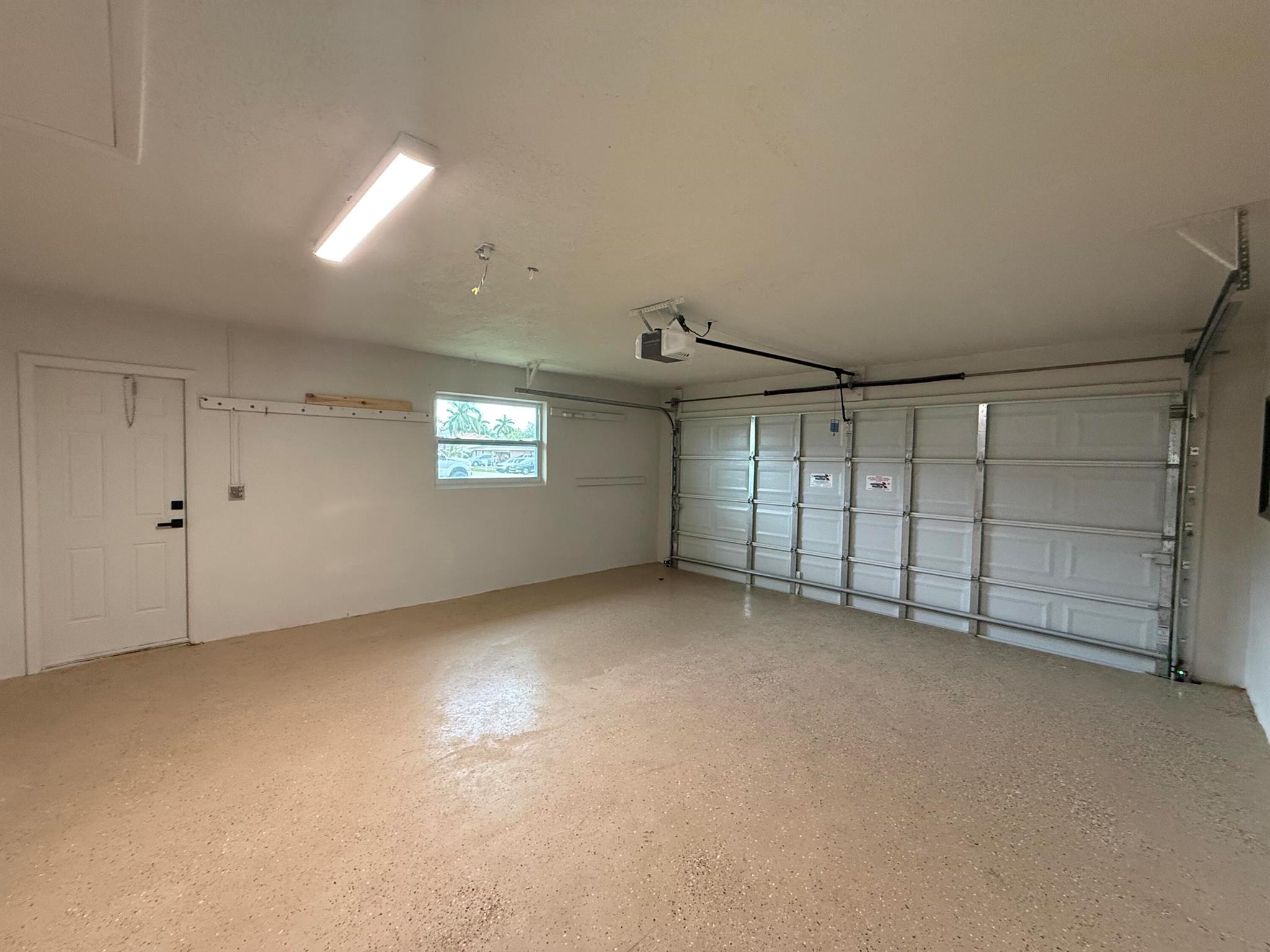 LA MANCHA THREE PB 30 P60 - Residential Lease