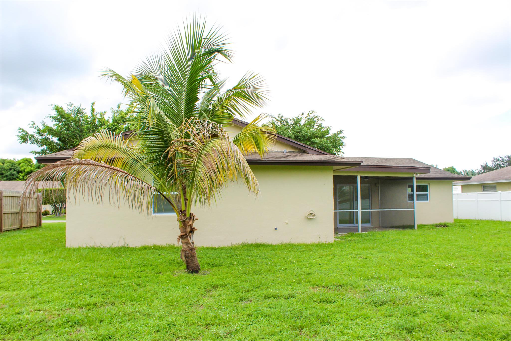 LA MANCHA THREE PB 30 P60 - Residential Lease