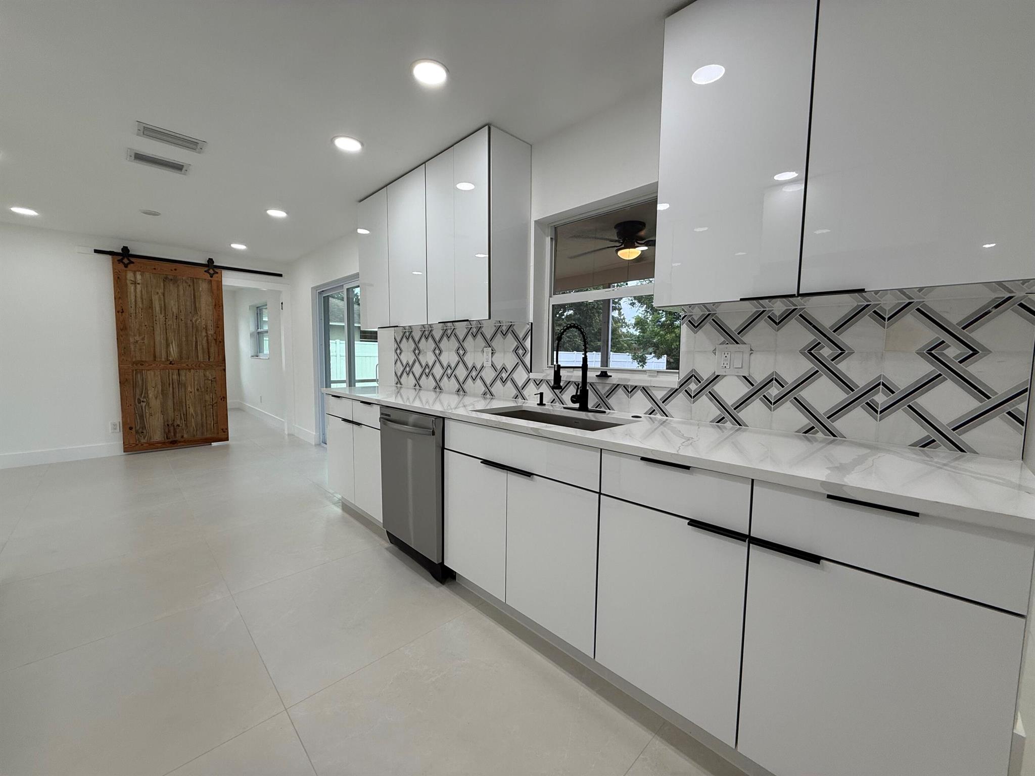 LA MANCHA THREE PB 30 P60 - Residential Lease