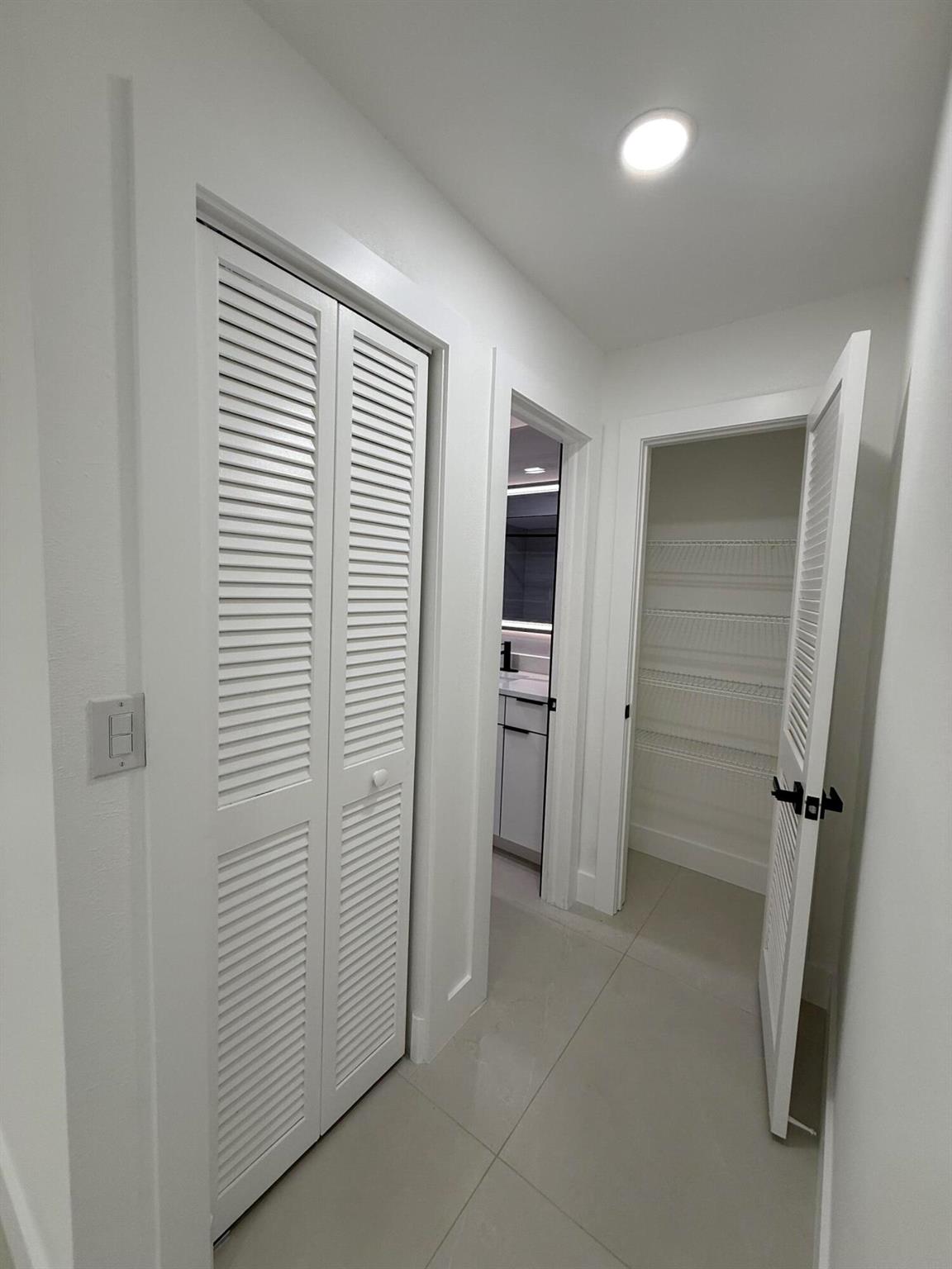 LA MANCHA THREE PB 30 P60 - Residential Lease