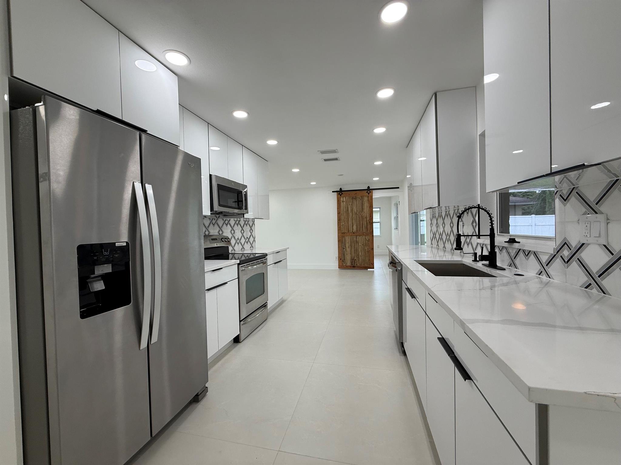 LA MANCHA THREE PB 30 P60 - Residential Lease