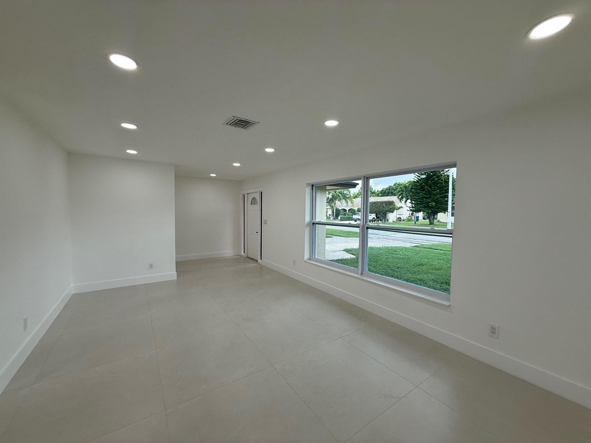 LA MANCHA THREE PB 30 P60 - Residential Lease