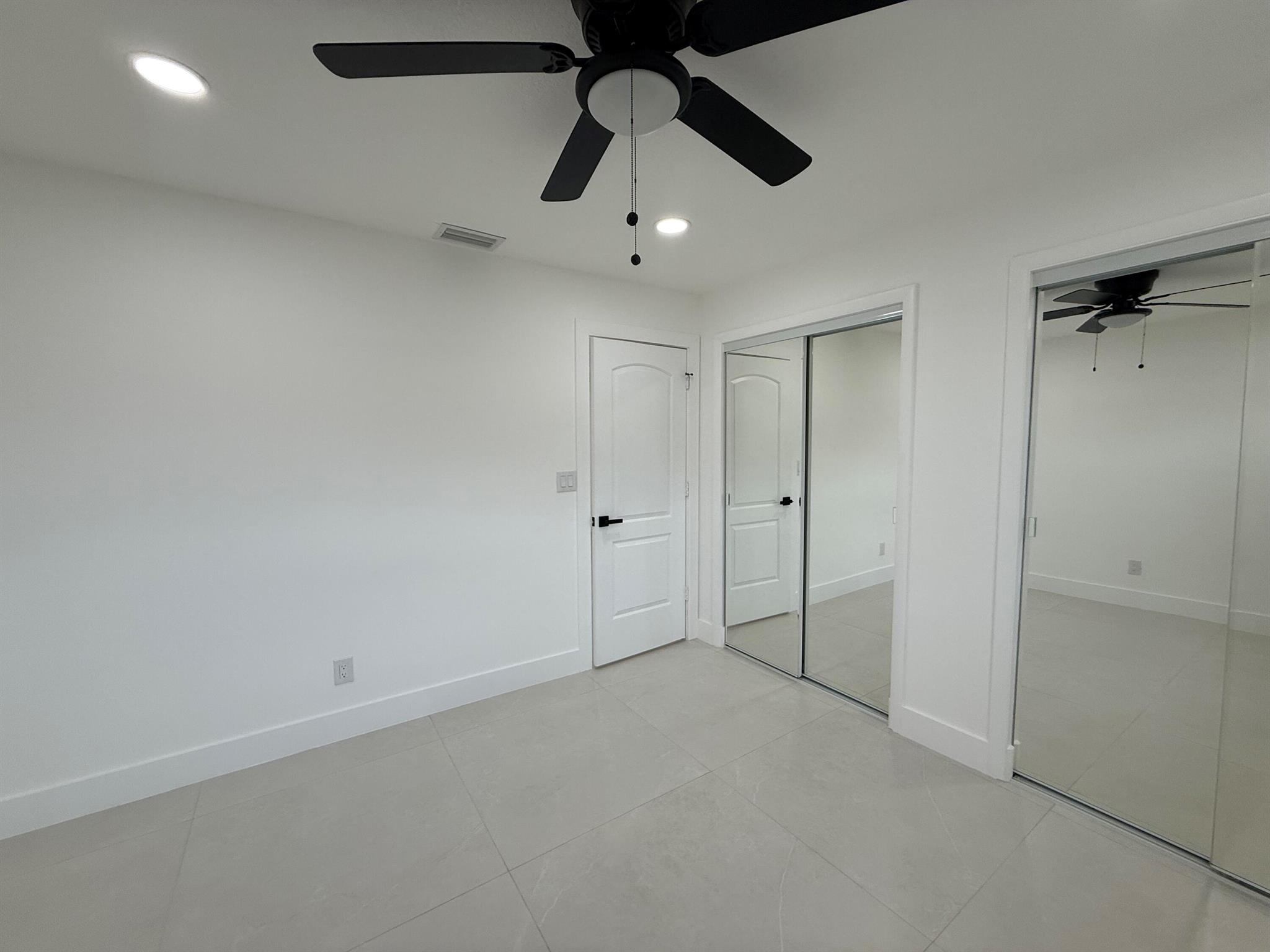 LA MANCHA THREE PB 30 P60 - Residential Lease