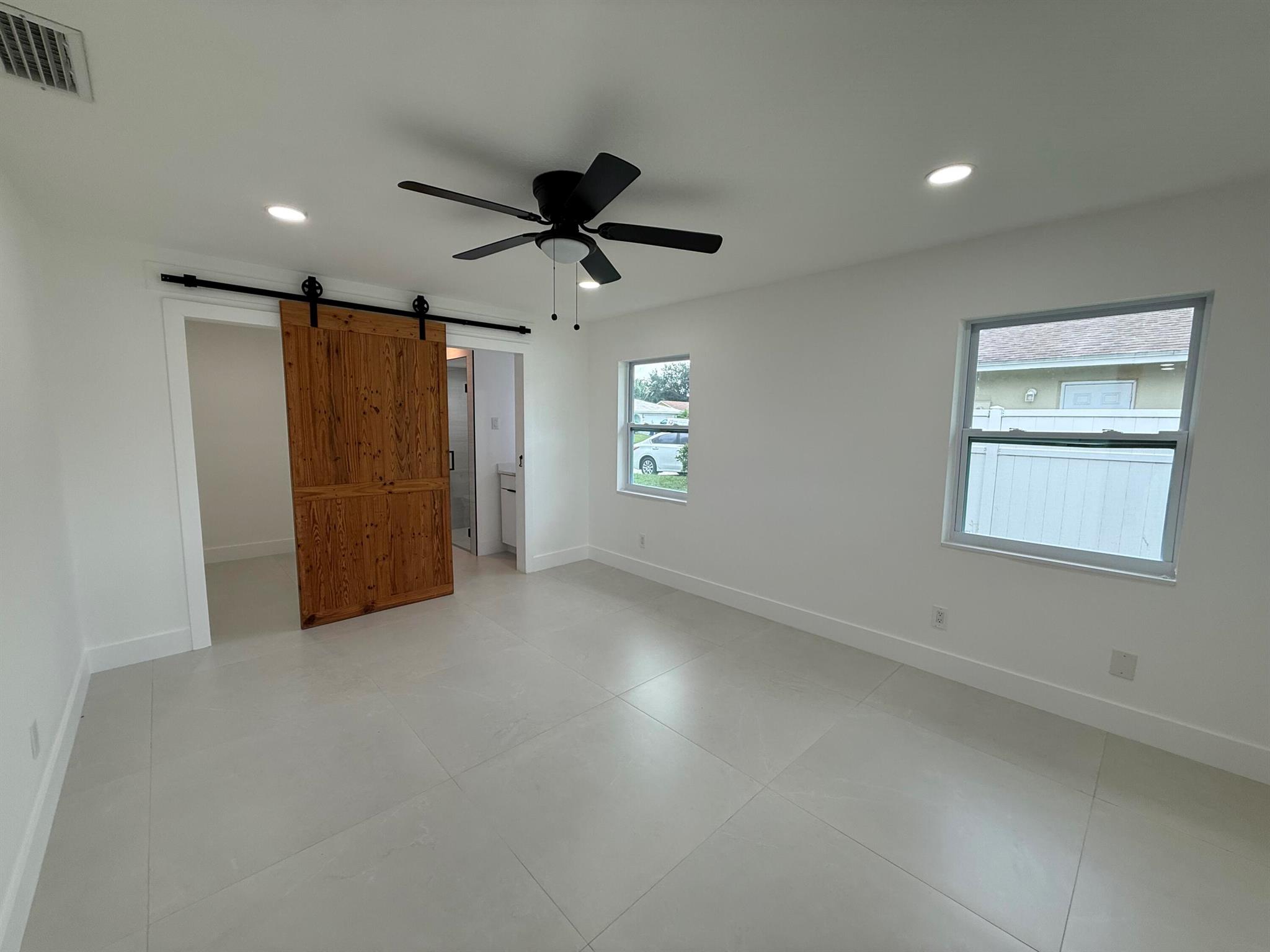 LA MANCHA THREE PB 30 P60 - Residential Lease