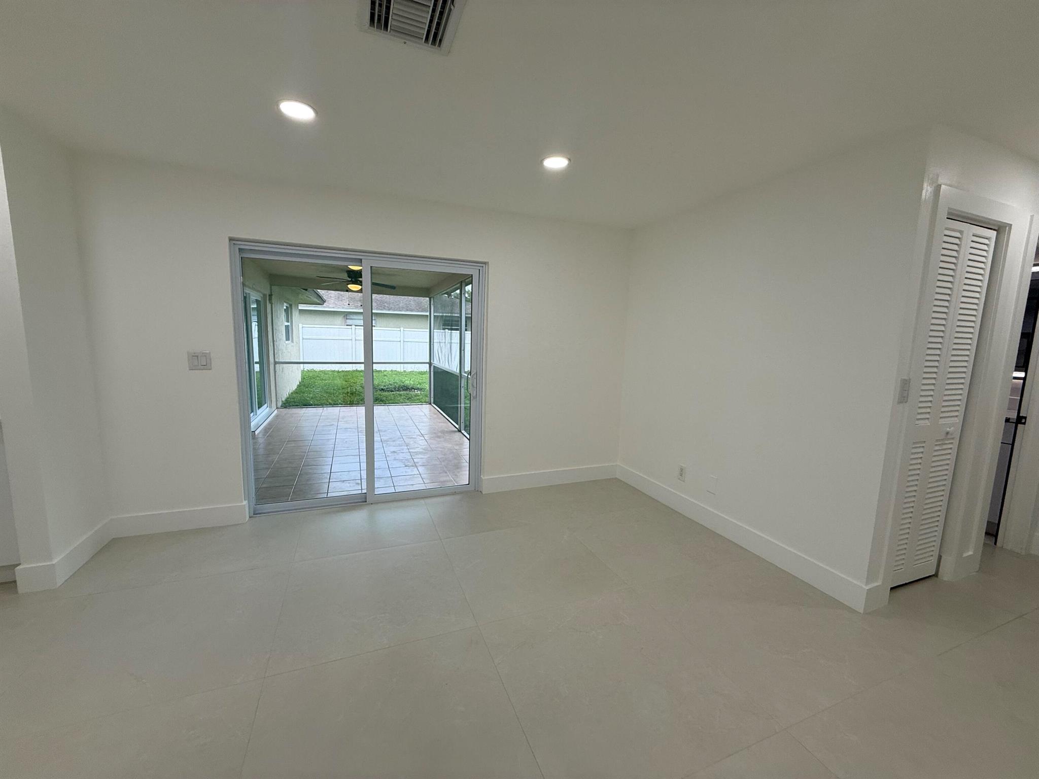 LA MANCHA THREE PB 30 P60 - Residential Lease