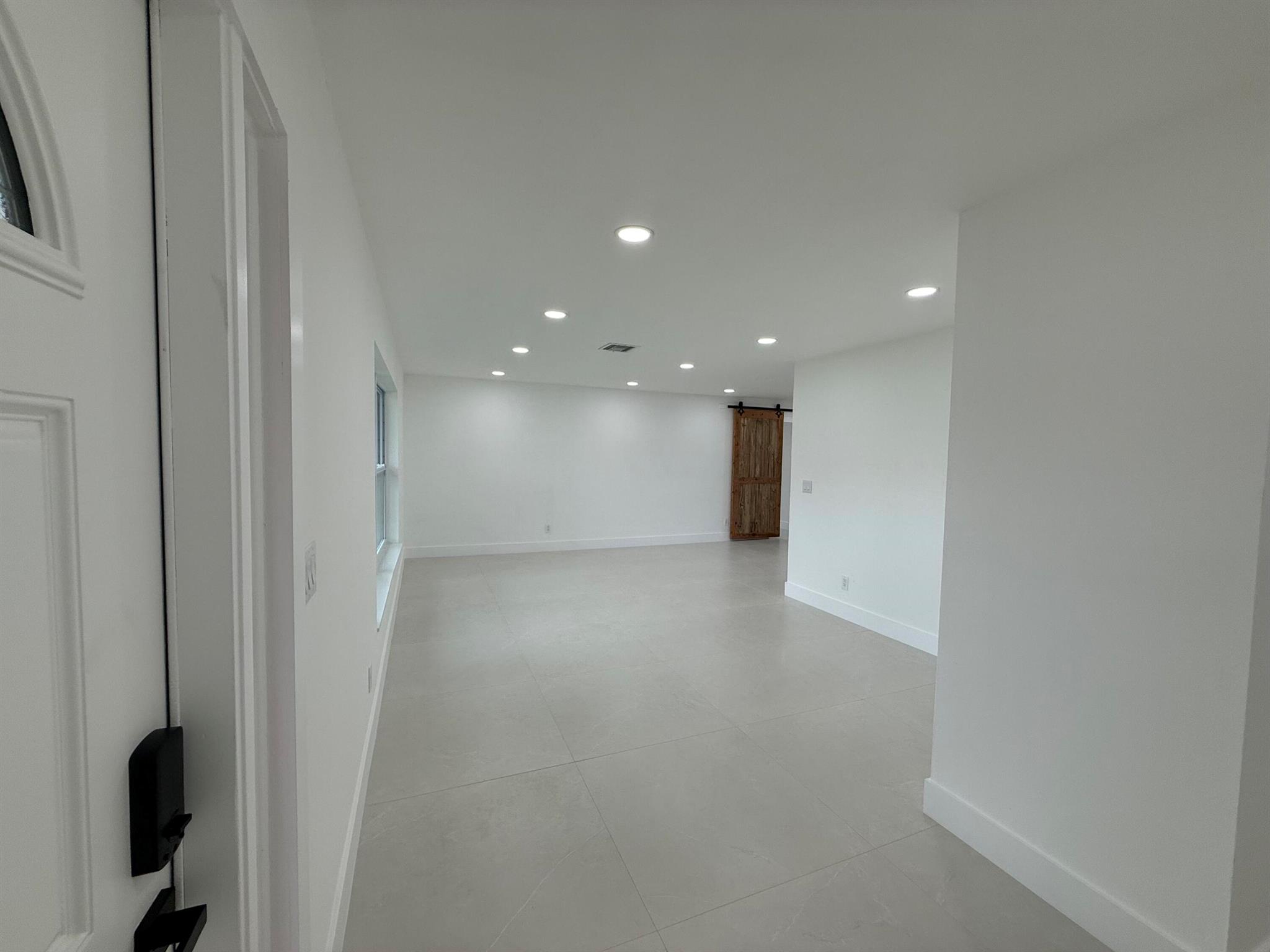 LA MANCHA THREE PB 30 P60 - Residential Lease