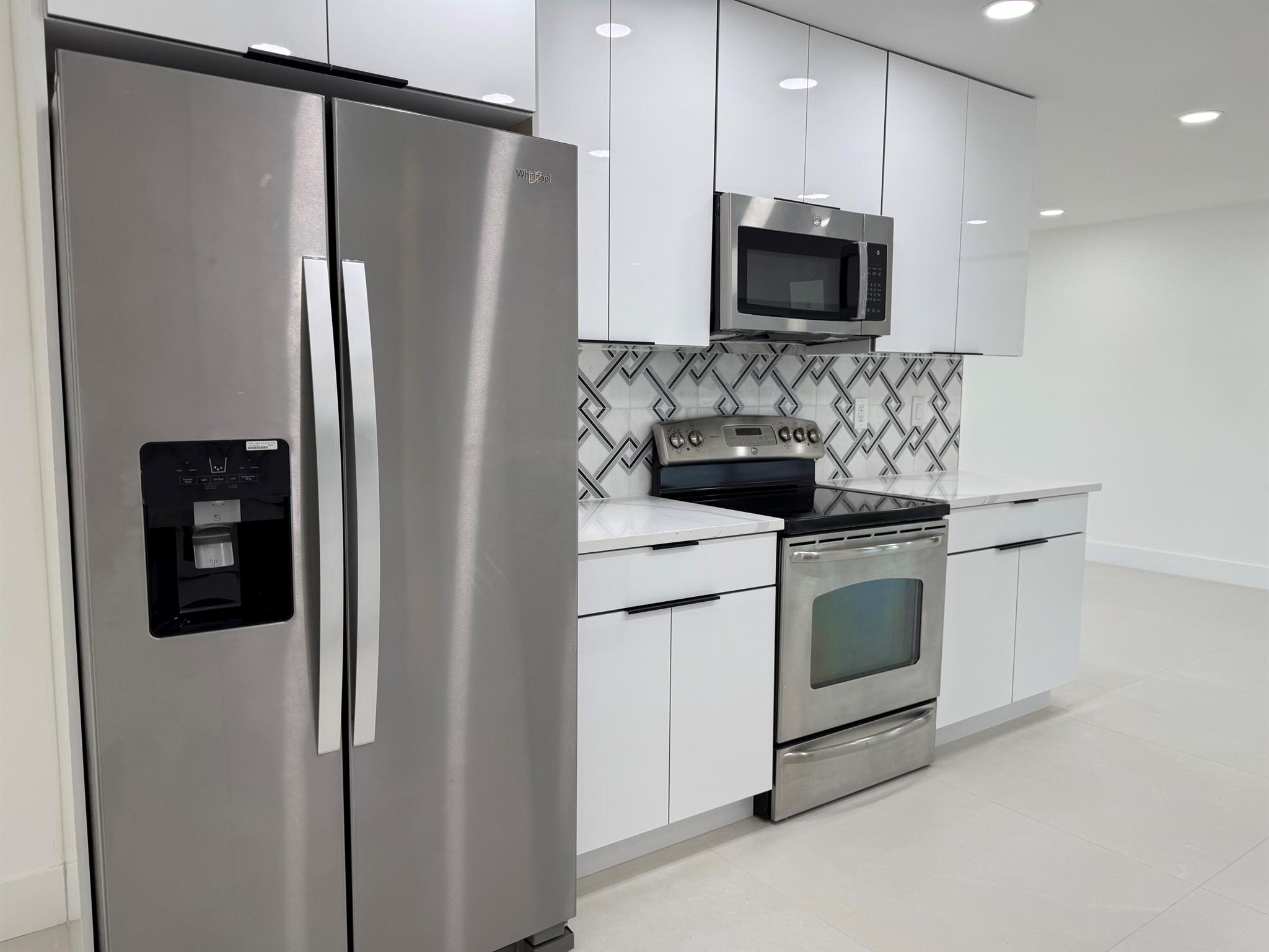 LA MANCHA THREE PB 30 P60 - Residential Lease