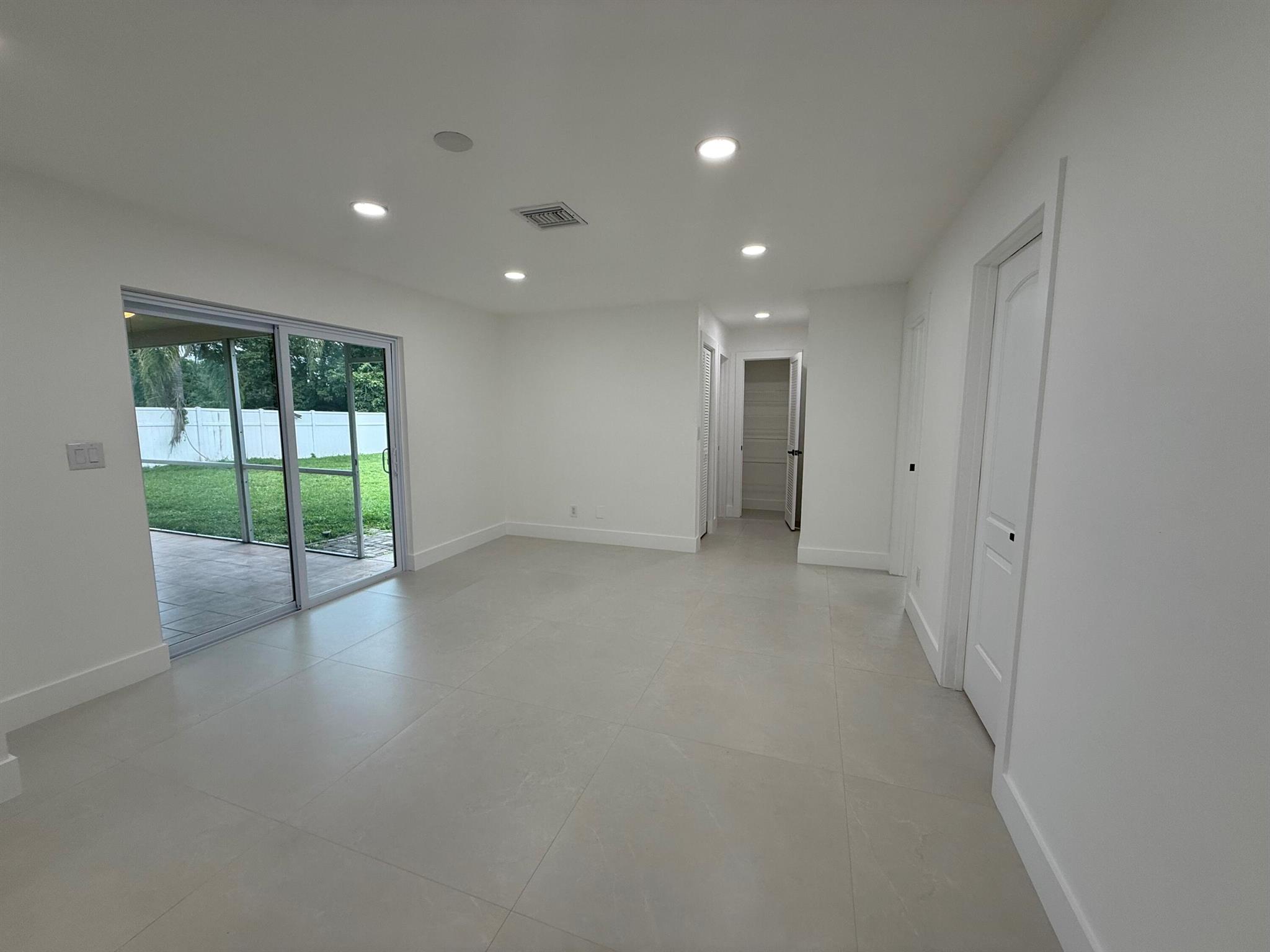 LA MANCHA THREE PB 30 P60 - Residential Lease