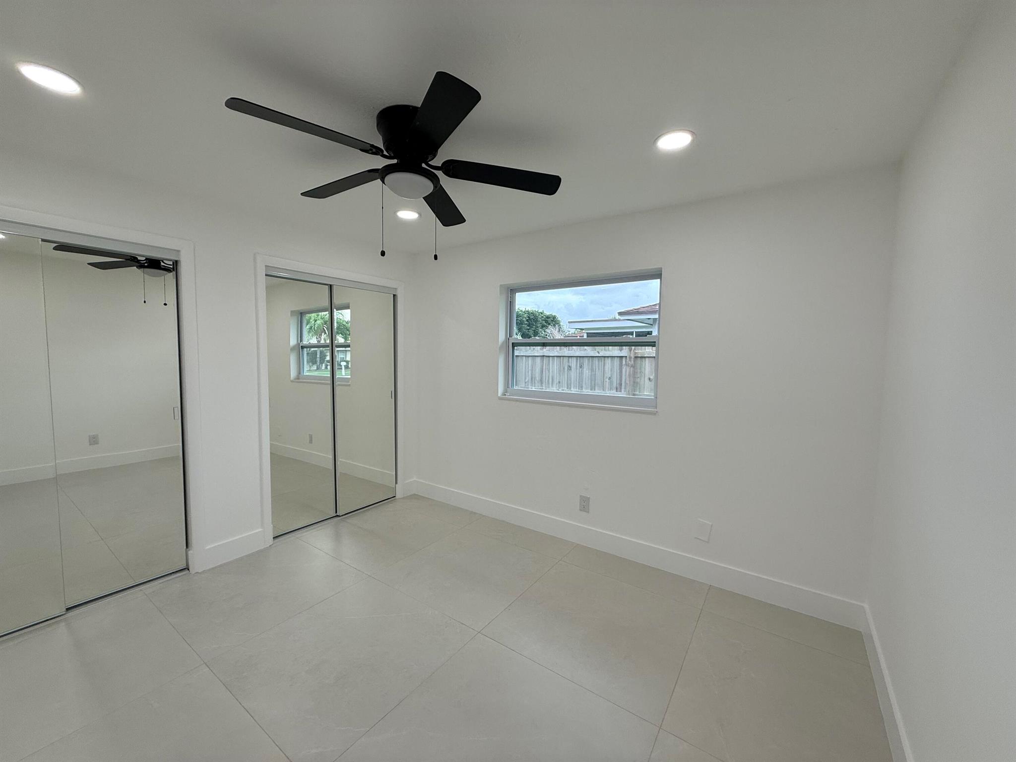LA MANCHA THREE PB 30 P60 - Residential Lease