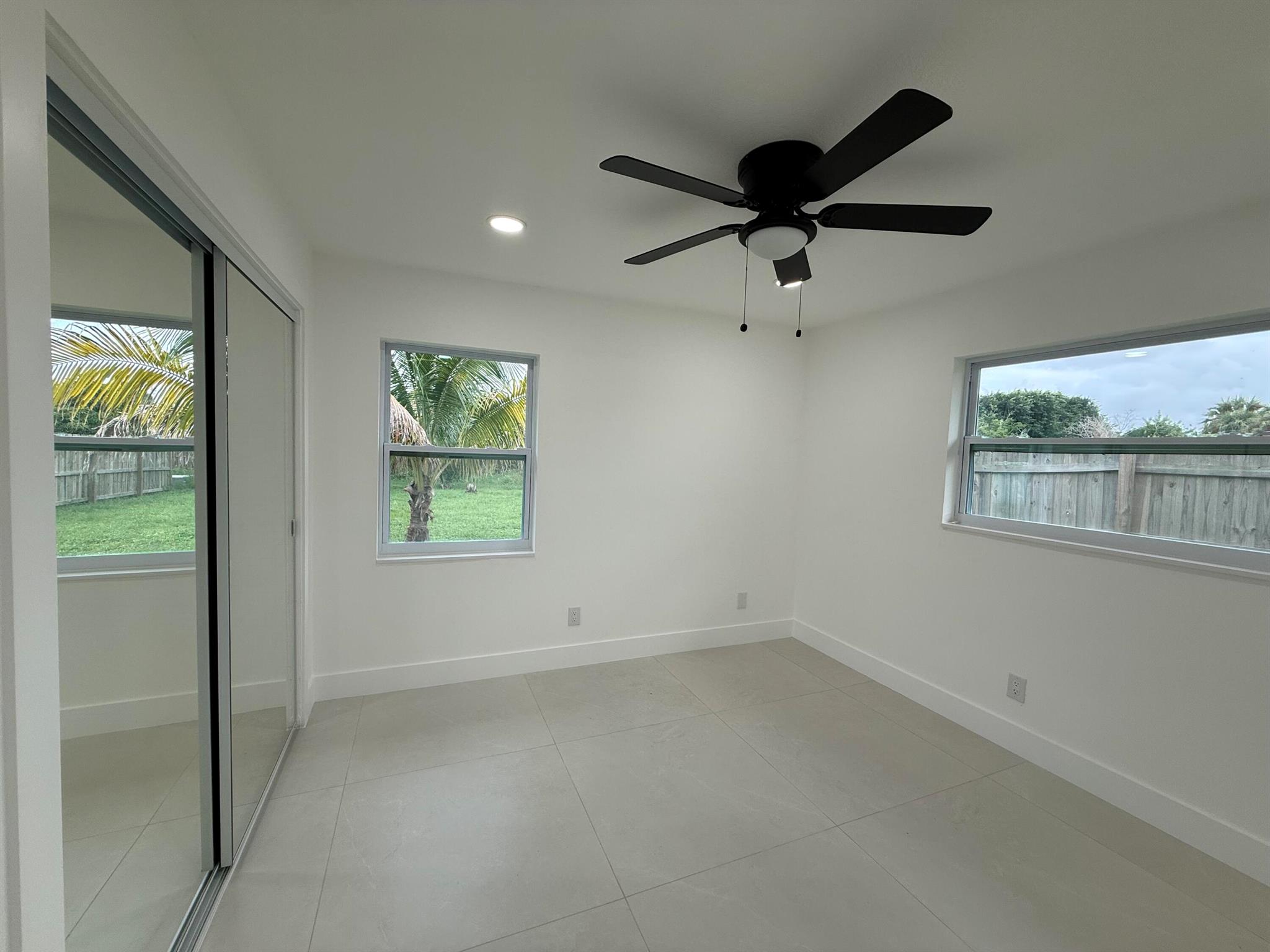 LA MANCHA THREE PB 30 P60 - Residential Lease