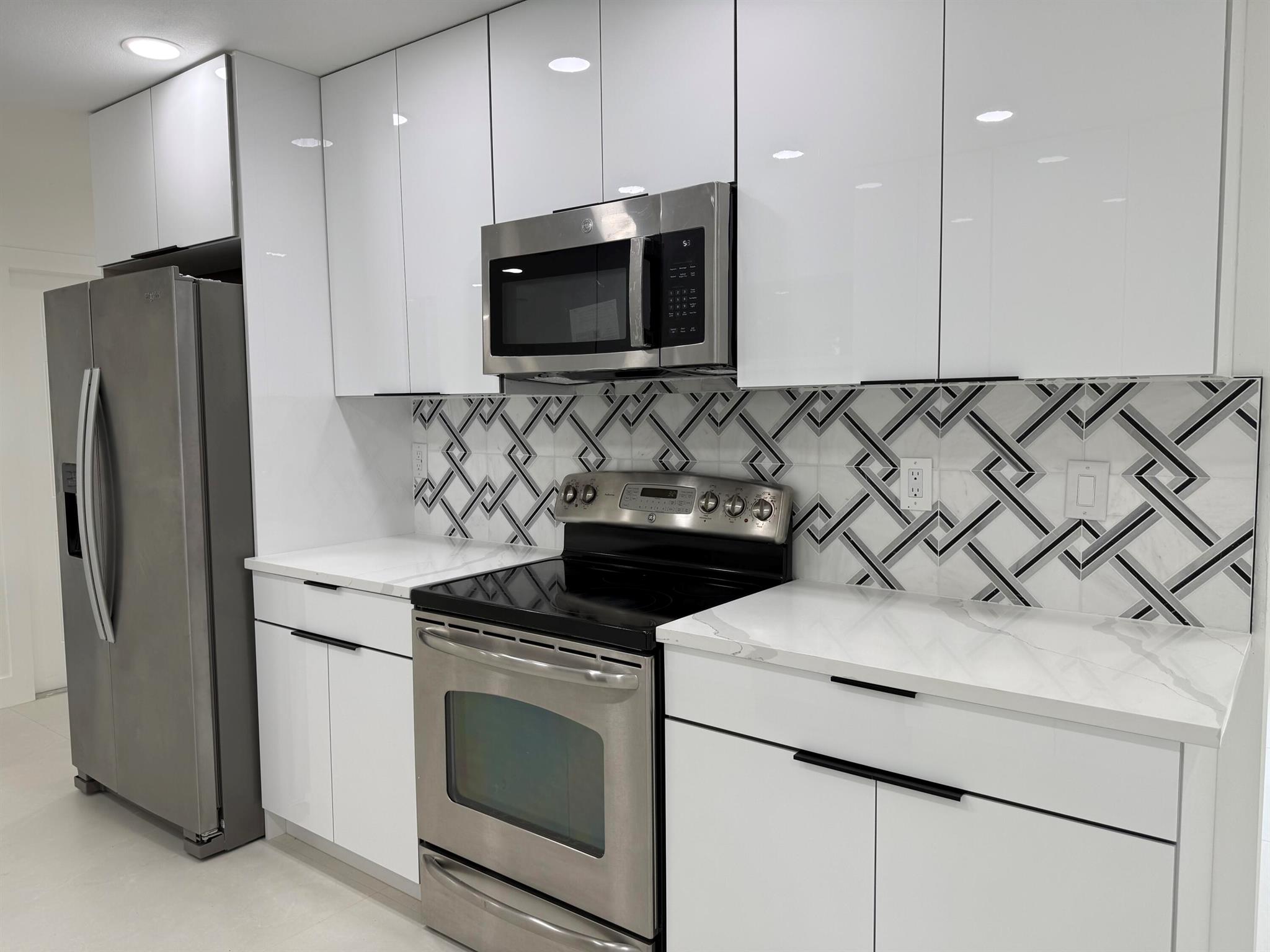 LA MANCHA THREE PB 30 P60 - Residential Lease