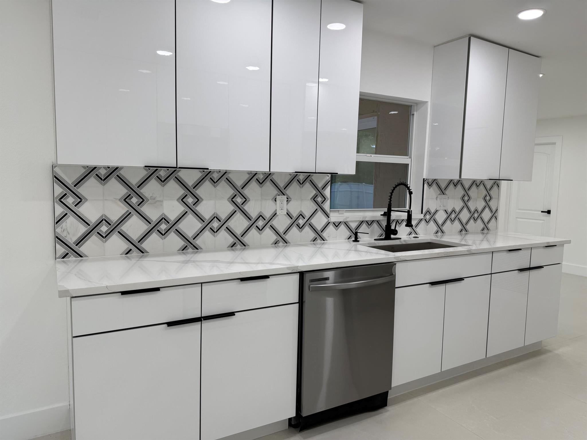 LA MANCHA THREE PB 30 P60 - Residential Lease