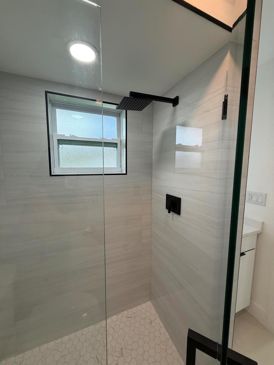 LA MANCHA THREE PB 30 P60 - Residential Lease