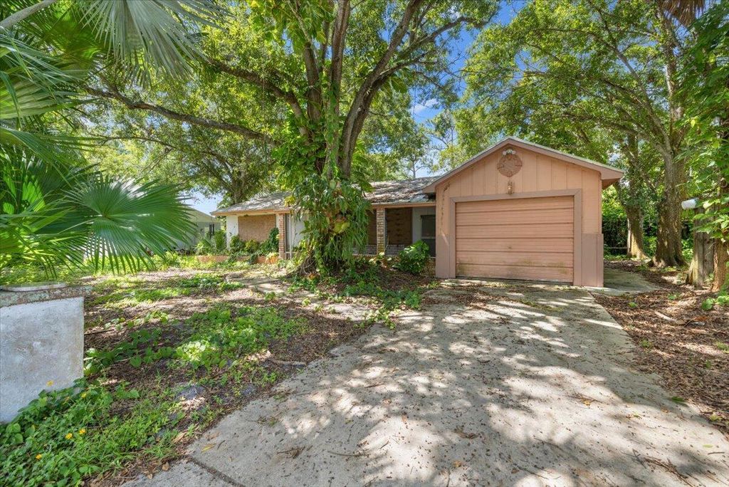 Photo of 6507 Deleon Avenue, Fort Pierce, FL 34951 (MLS # R11124751)