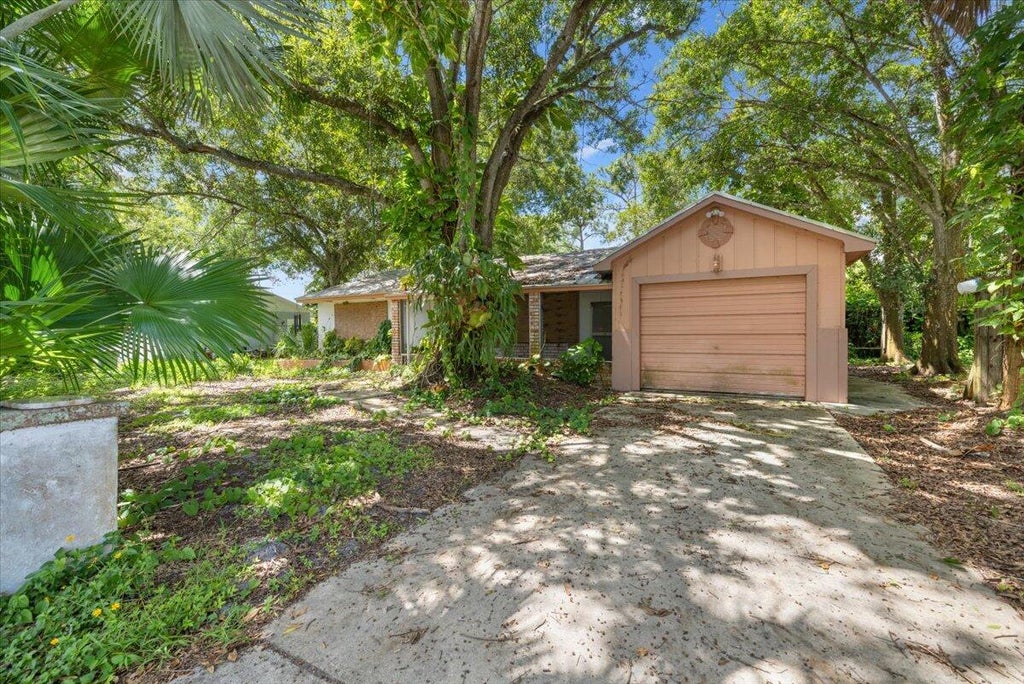 Photo of 6507 Deleon Avenue, Fort Pierce, FL 34951 (MLS # R11124751)