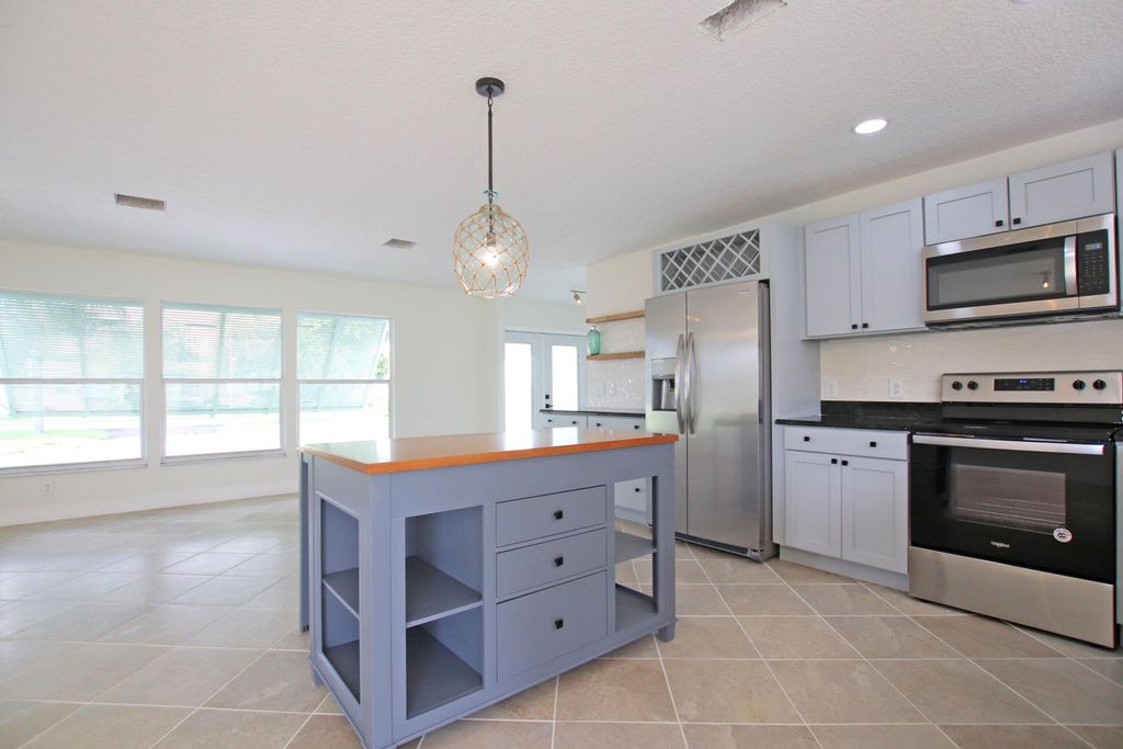 Photo of 320 Riverdale Road, Palm Springs, FL 33461 (MLS # R10798016)