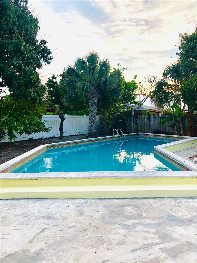 SOUTH LAKE CLARKE - Residential