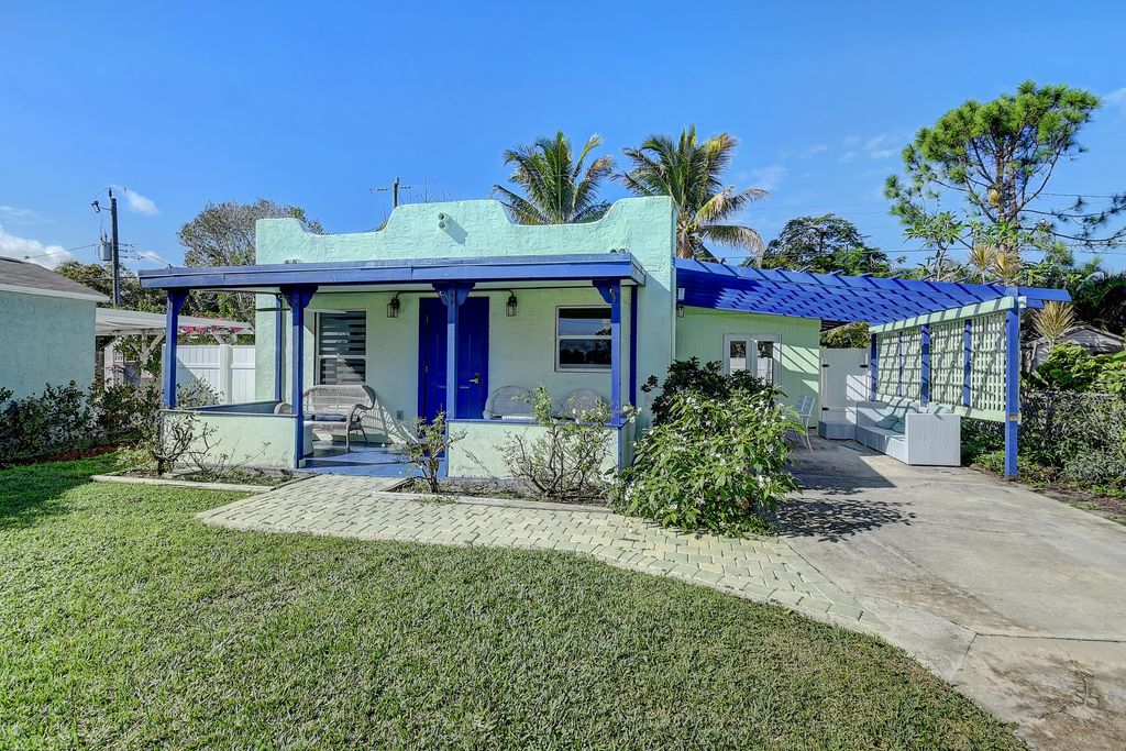 Photo of 212 SW 1st Avenue, Delray Beach, FL 33444 (MLS # R11169962)
