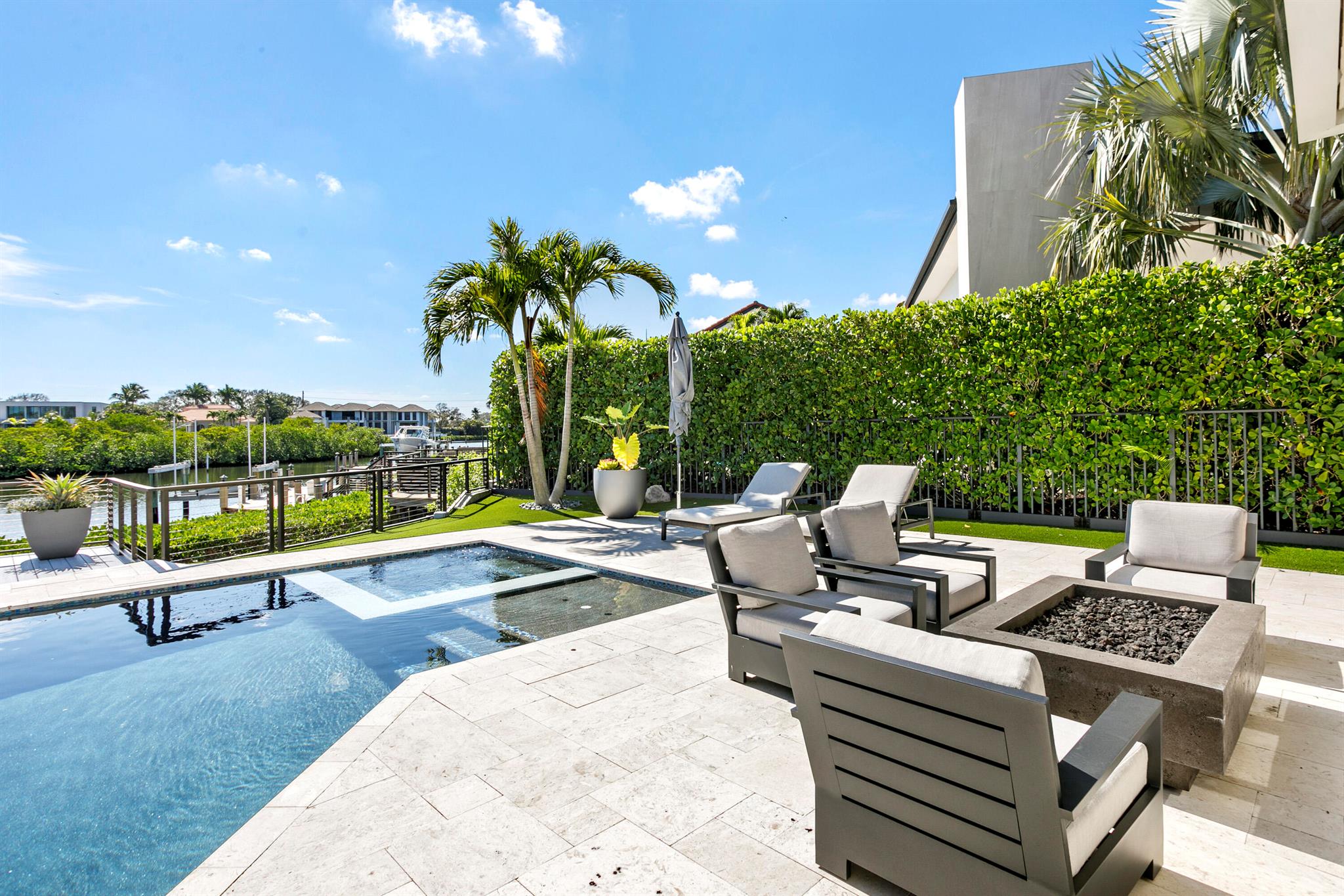 ADMIRALS COVE - Residential