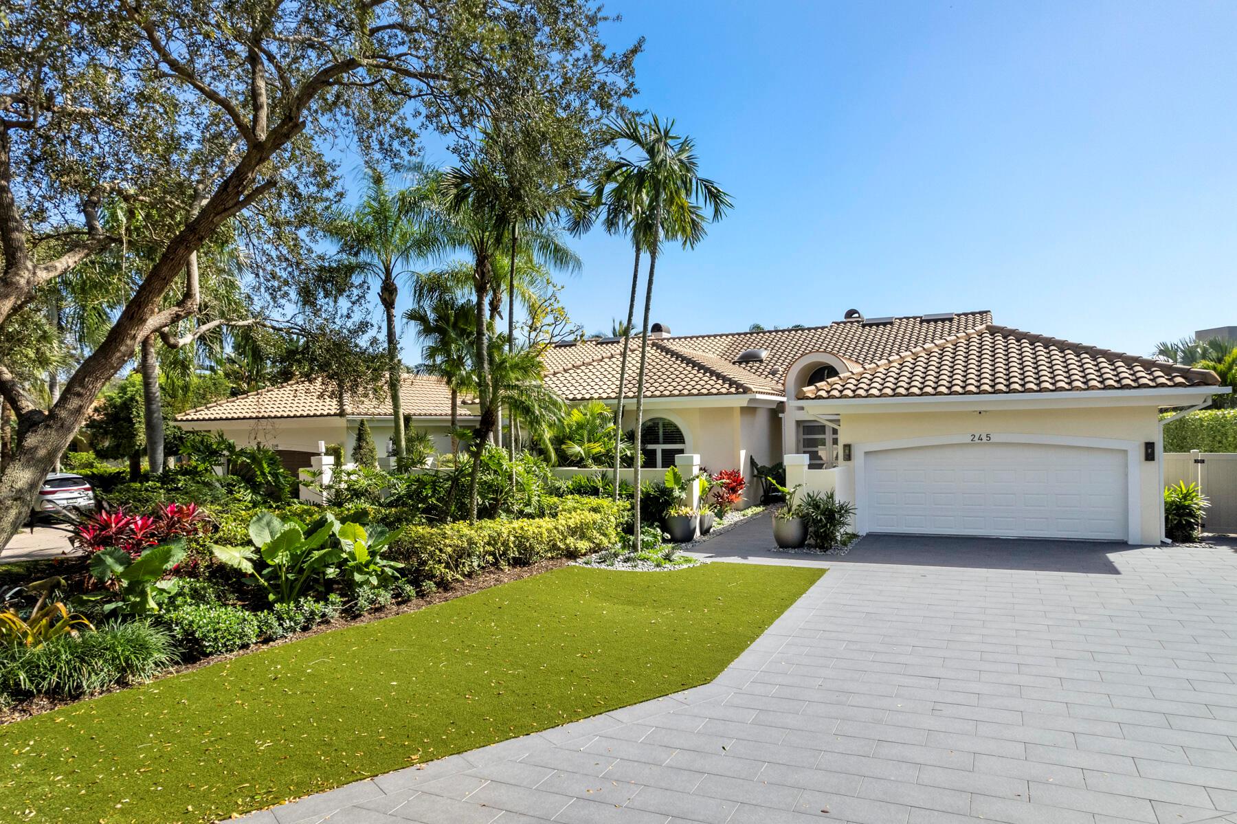 ADMIRALS COVE - Residential