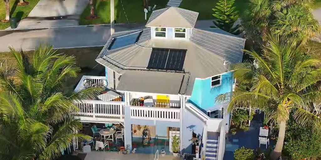 Photo of 502 Hernando Street, Fort Pierce, FL 34949 (MLS # F10498676)