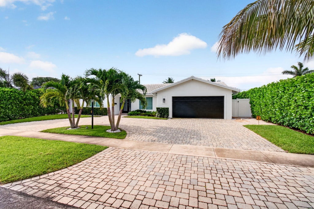 Photo of 998 SW 7th Street, Boca Raton, FL 33486 (MLS # B26070784)