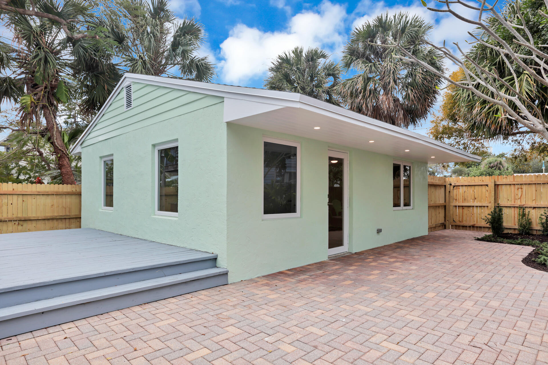 LAKE WORTH TOWN OF - Residential