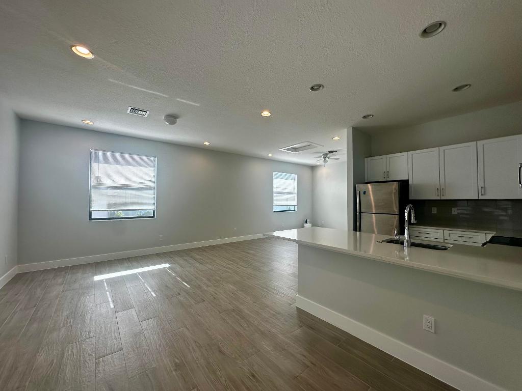 ALTON NEIGHBORHOOD - Residential Lease