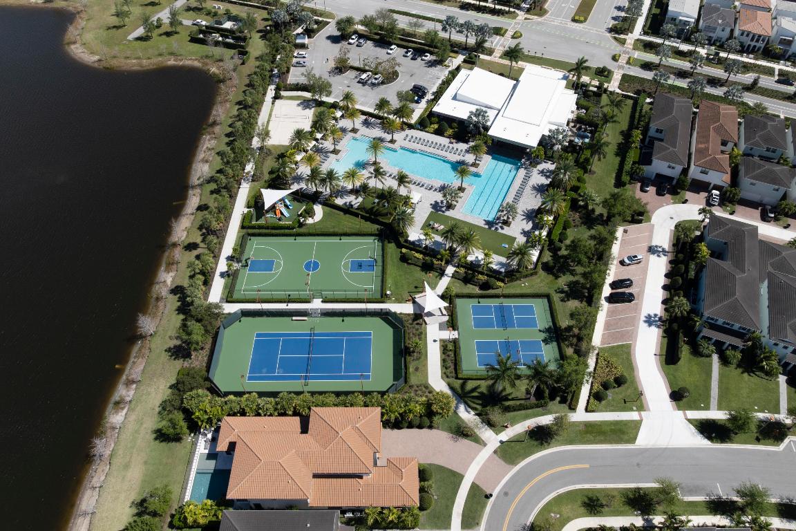 ALTON NEIGHBORHOOD - Residential Lease