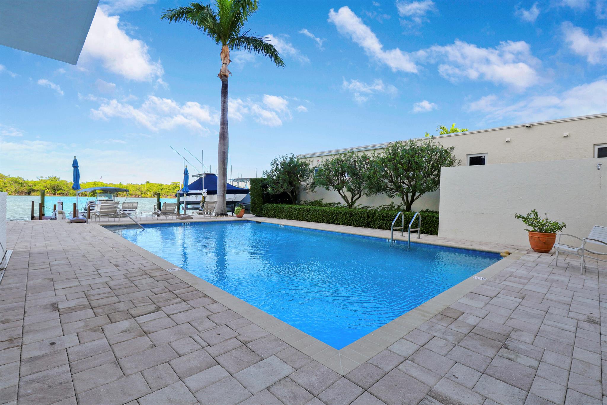 LA MAR CONDO APTS DECL - Residential Lease