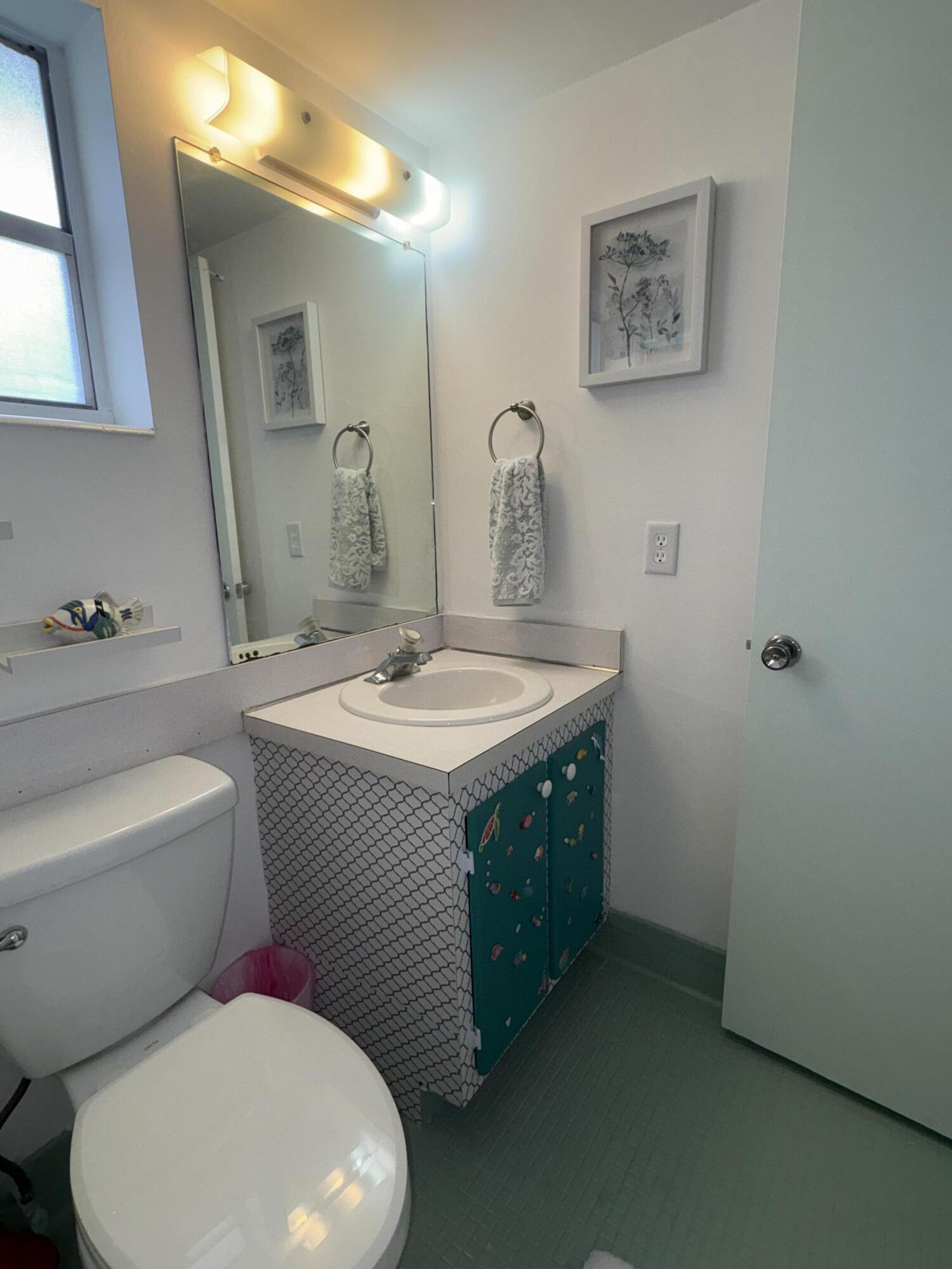 VILLAGE ROYALE CONDO 8 - Residential