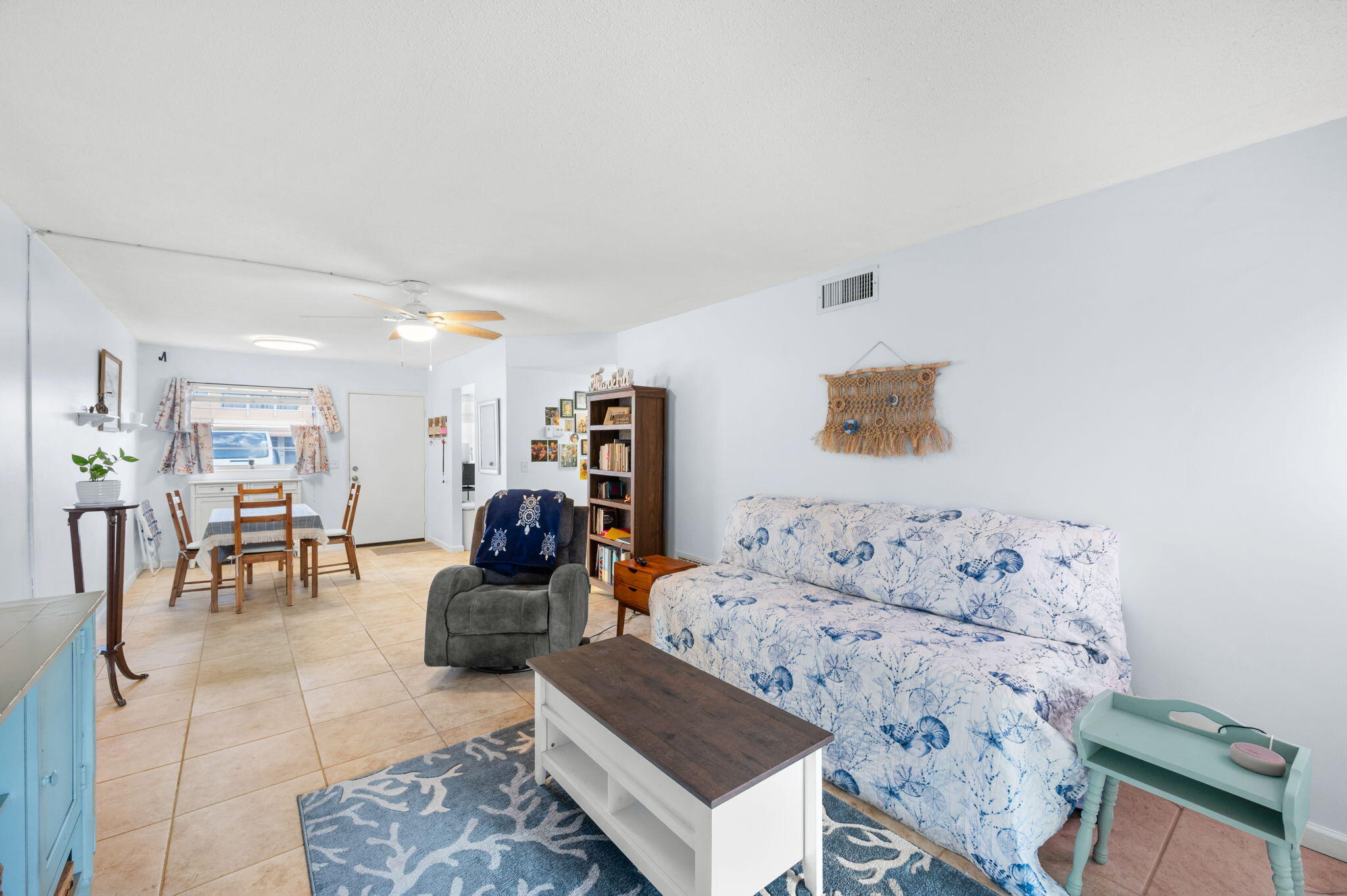 VILLAGE ROYALE CONDO 8 - Residential